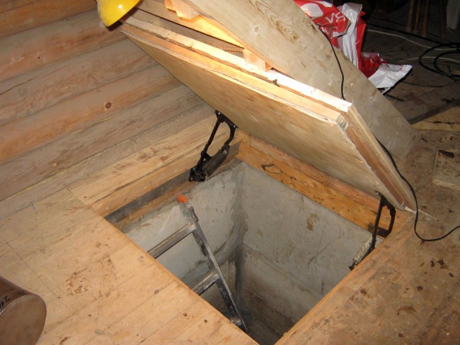 Люк в гараже на чердак