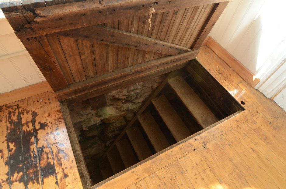 Лестница в дачном домике