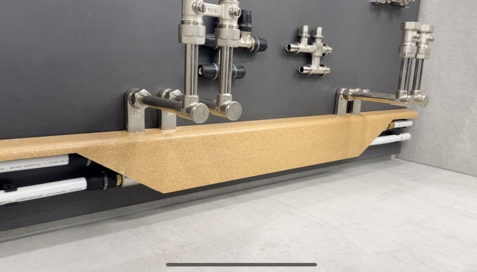 Плинтус напольный для труб отопления