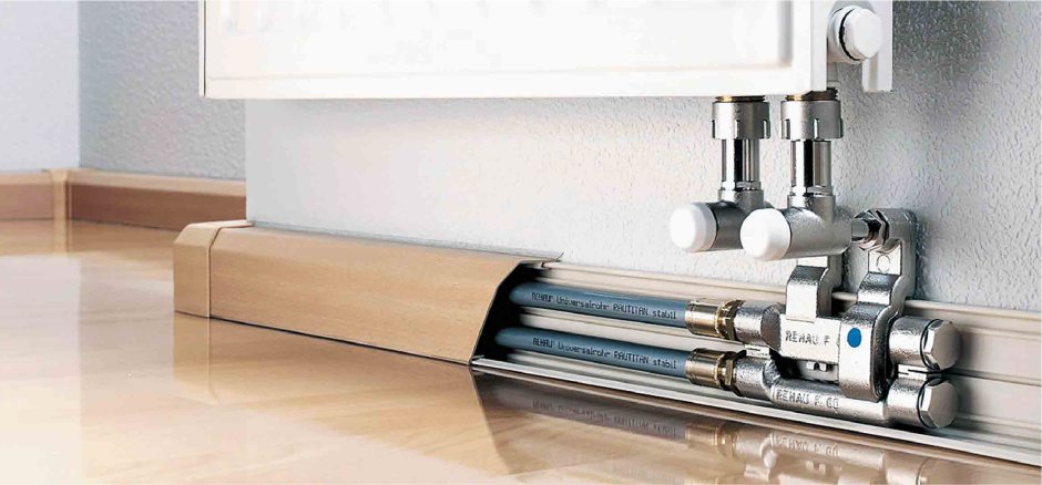 Плинтус Рехау для труб отопления