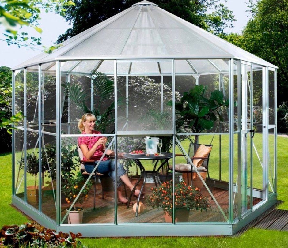 Изделия из пластика и стекла для дачи