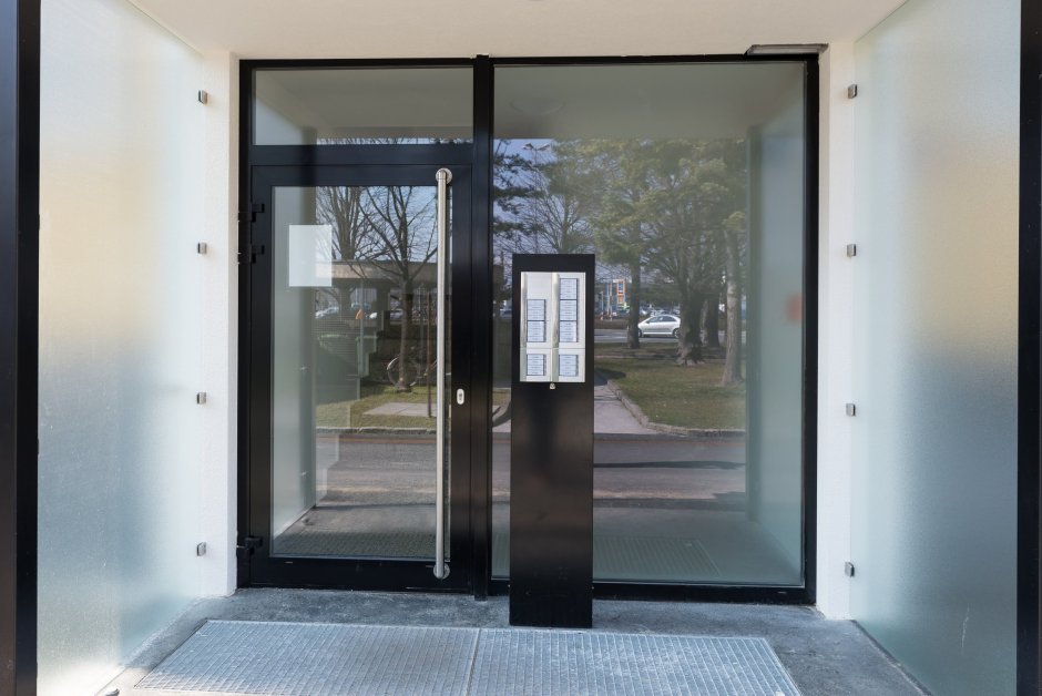 Алюминиевые двери steklolab77