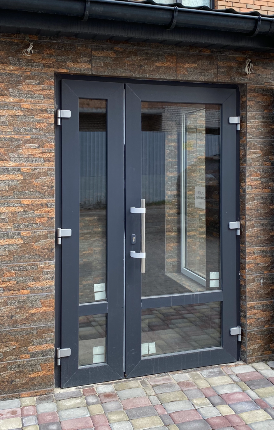 Алюминиевые двери в дом