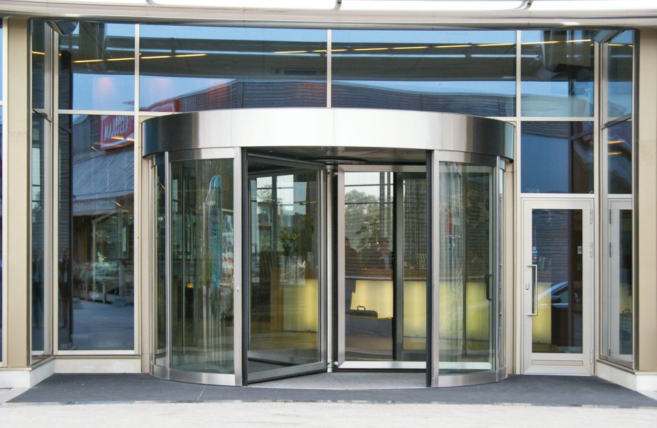 Безрамное фасадное остекление