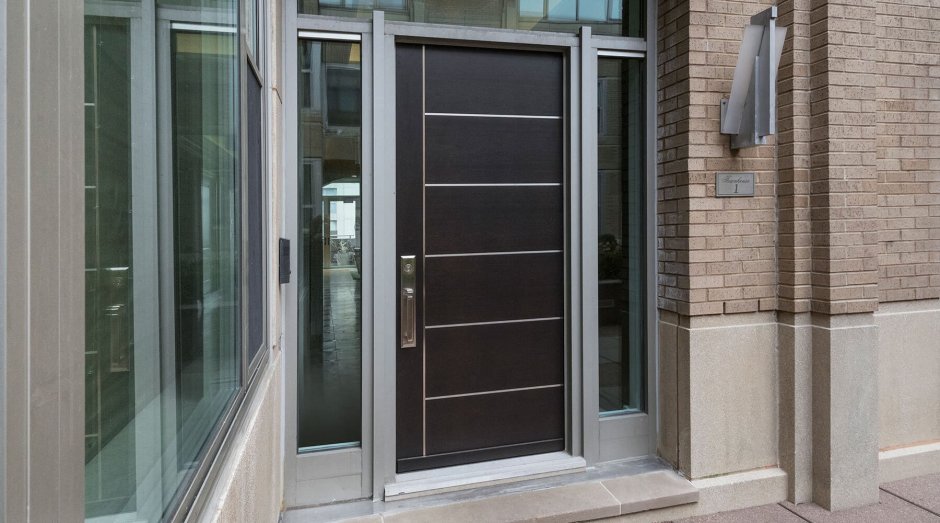 Двери ПВХ входные штульповые