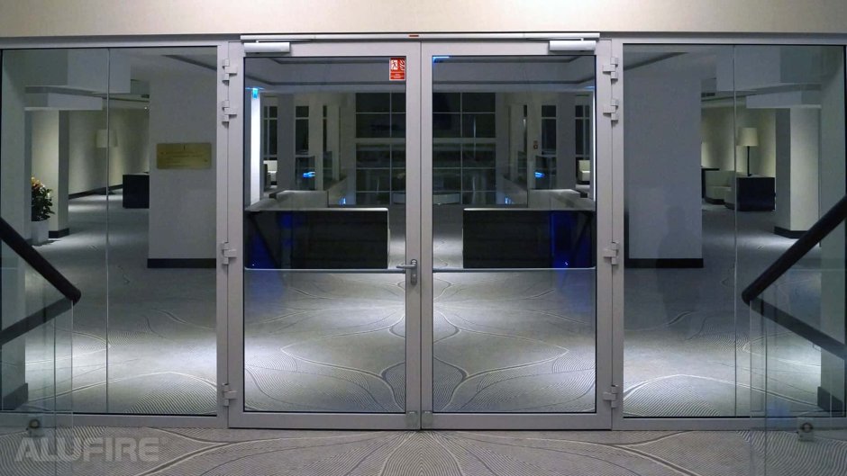Алюминиевая дверь со стеклом в кафе