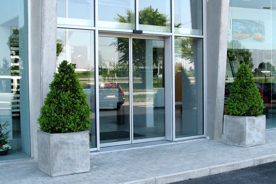 Пластиковые входные группы в коттедж