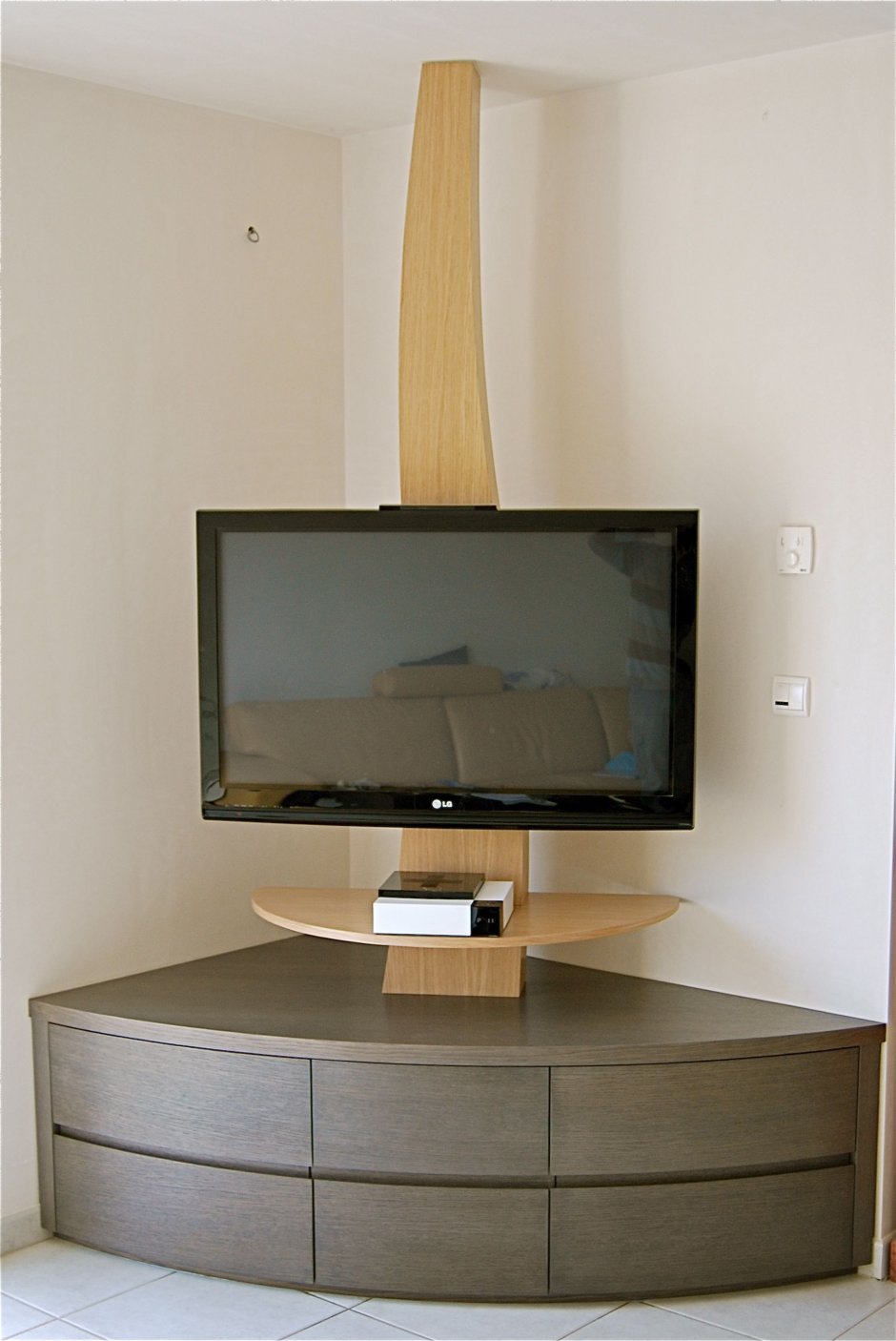 Тумба угловая под ТВ ДГС 11