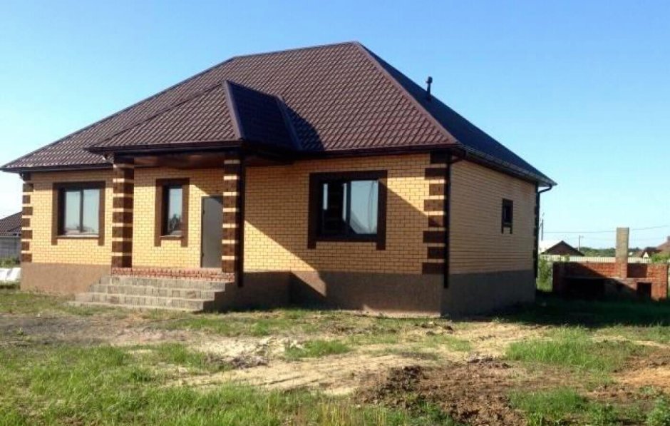 Одноэтажный кирпичный дом