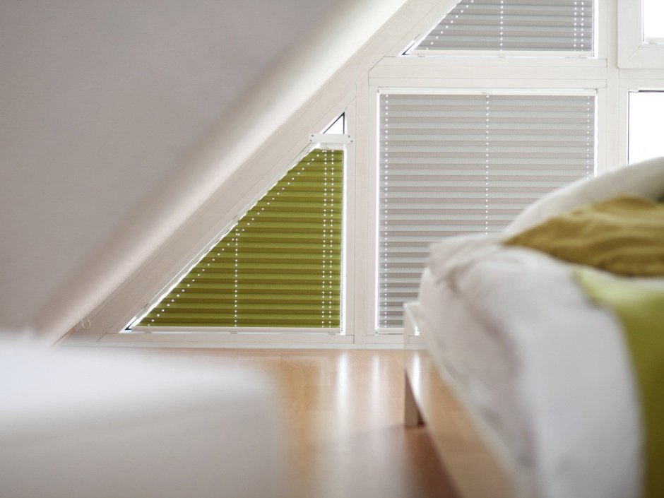 Плиссе на мансардные окна с электроприводом