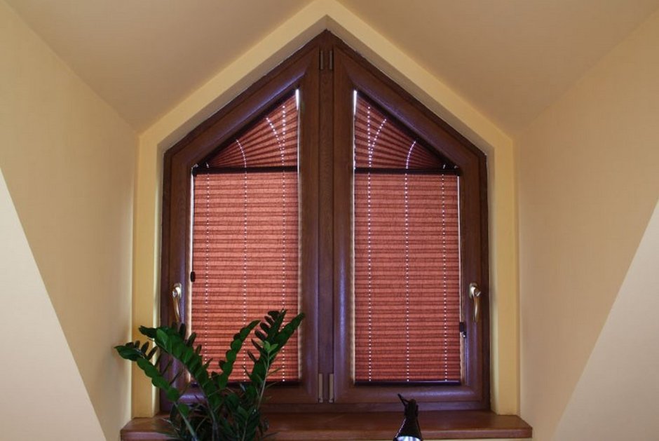 Рулонные шторы на мансардные окна