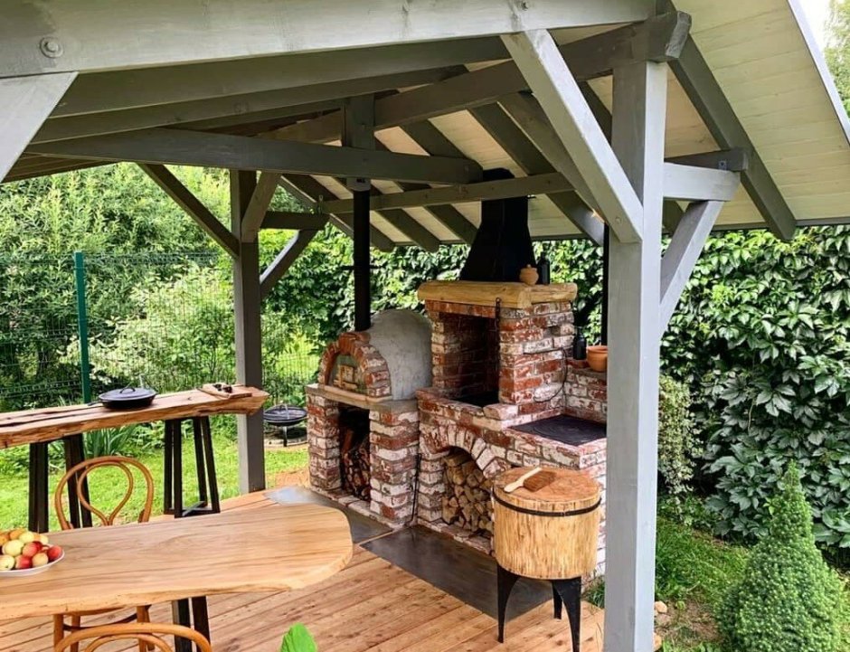 Барбекю под навесом