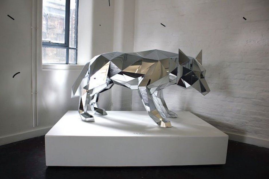 Полигональная скульптура волк