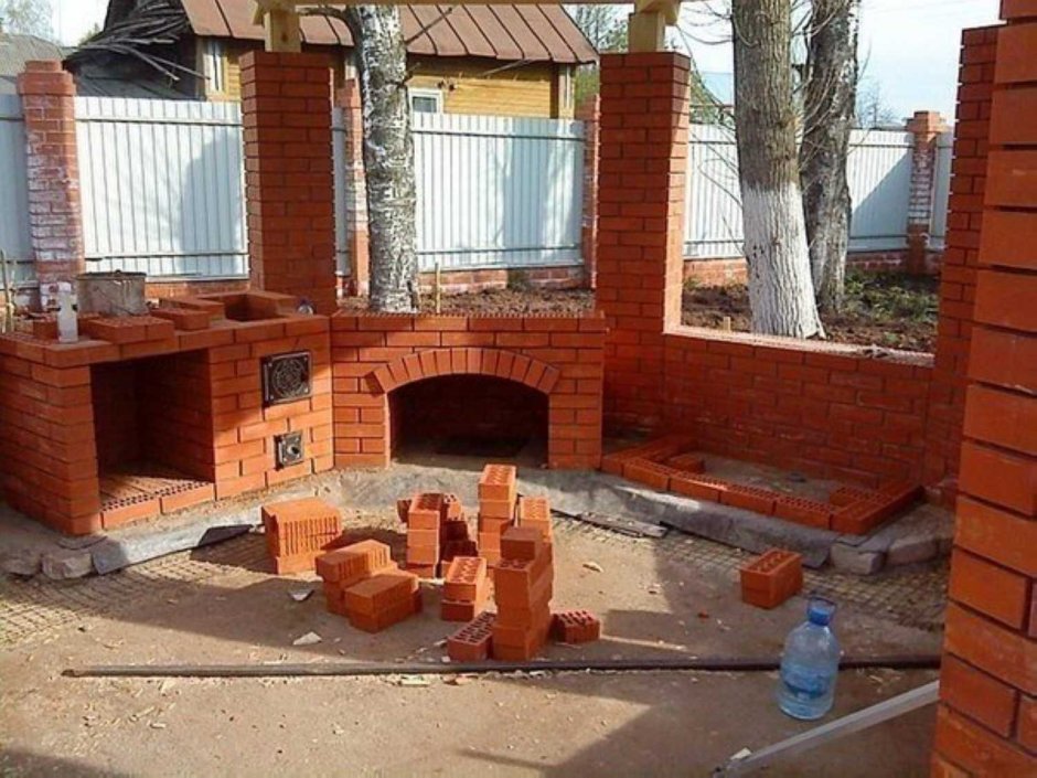 Летняя кухня с мангалом из кирпича