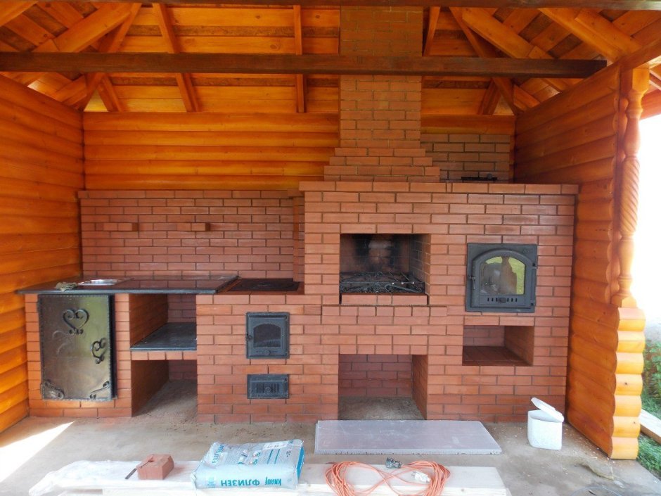 Барбекю из кирпича для беседки