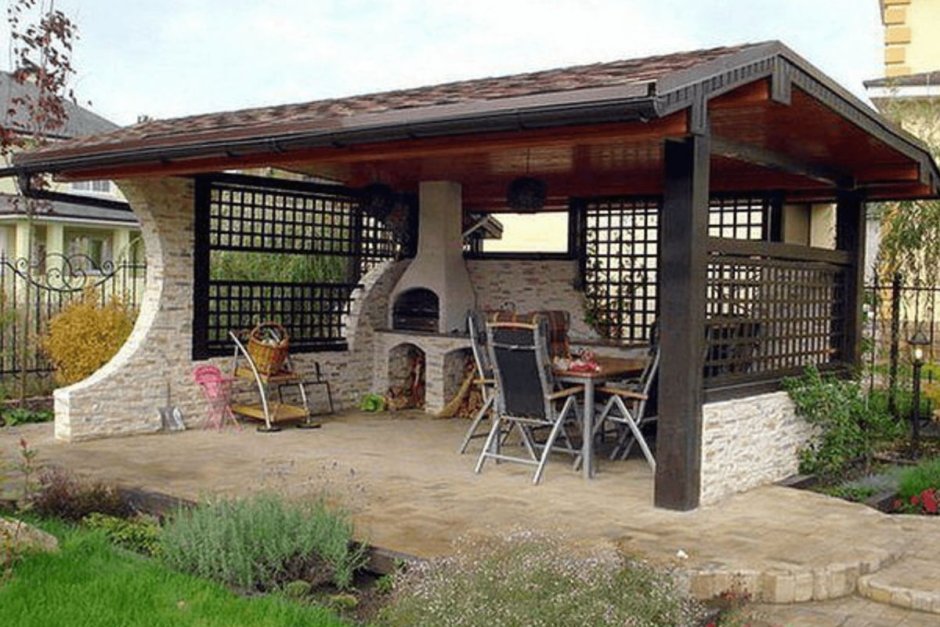 Интерьер беседки с мангалом