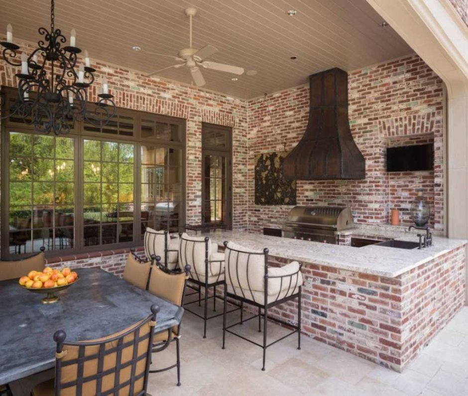 Крытая беседка застекленная с мангалом и барбекю 4х6