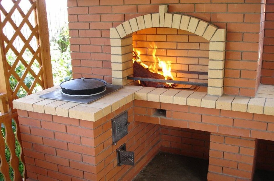 Барбекю с казаном из кирпича 1500мм