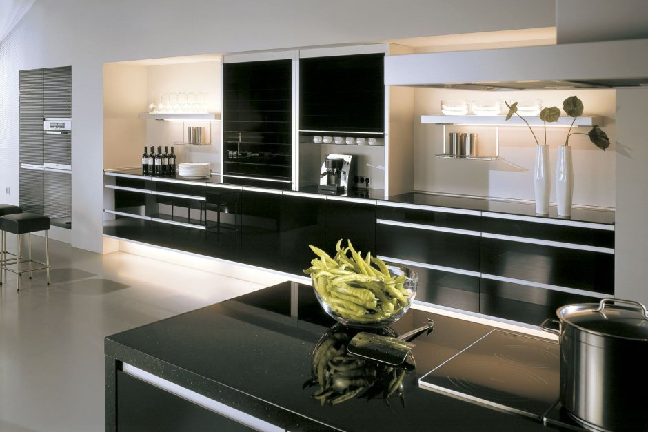 Стеклянные фасады кухни в современном стиле