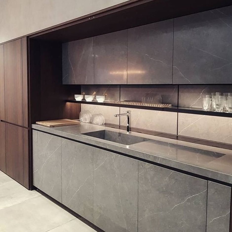 Кухня со стеклянными фасадами