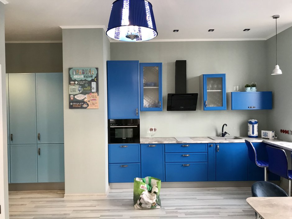 Кухонный гарнитур без верхних ящиков