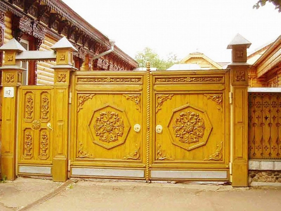 Ворота с прорезной резьбой
