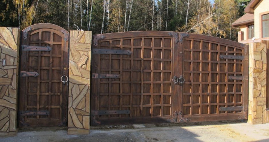 Ворота из дерева