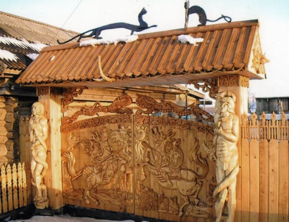 Резные деревянные ворота