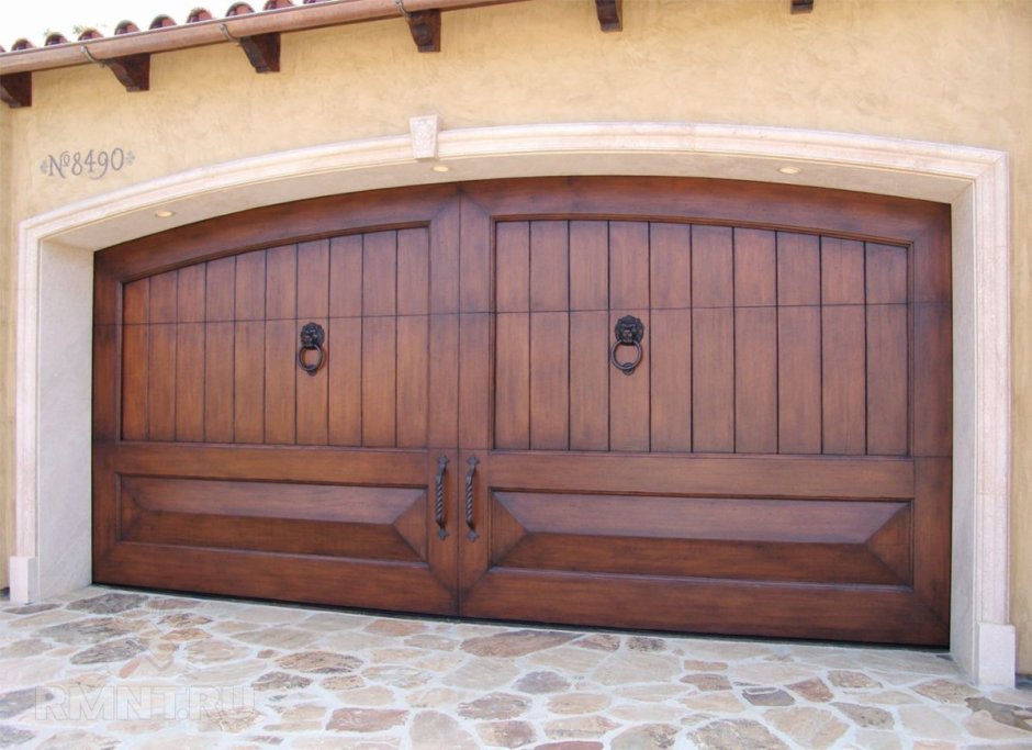 Красивые ворота из дерева