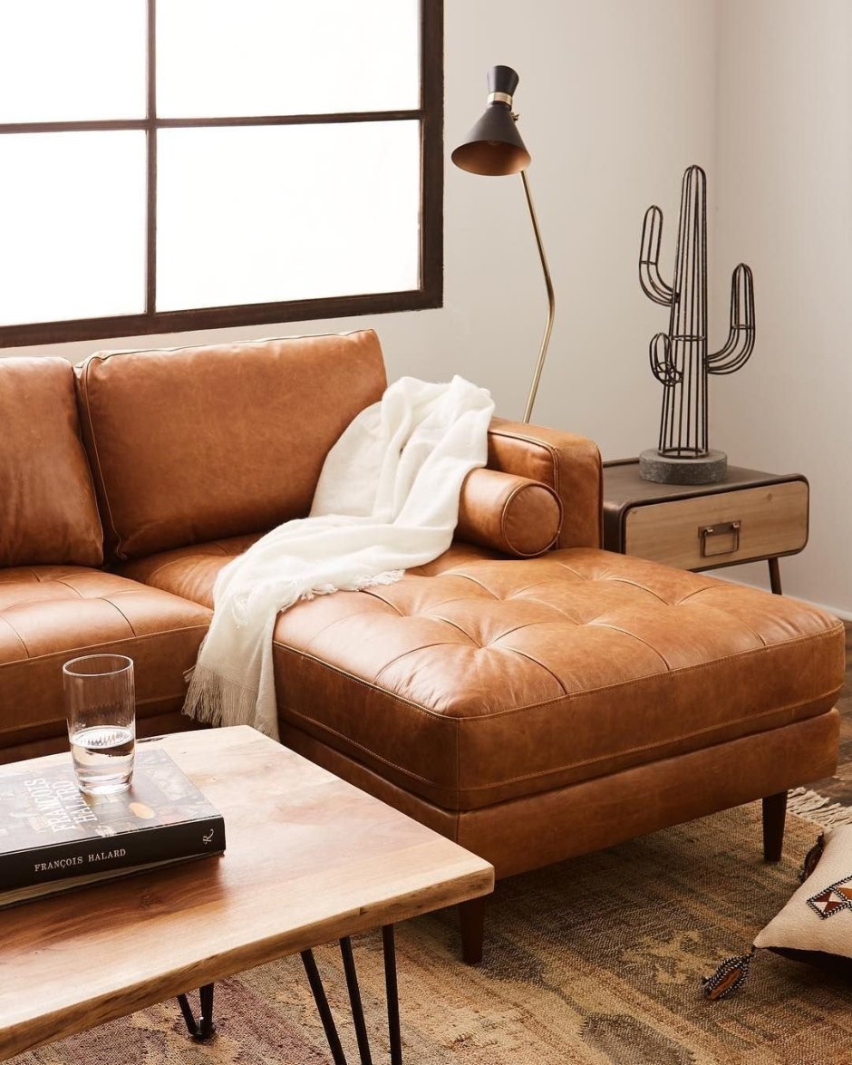 Рыжий диван в интерьере