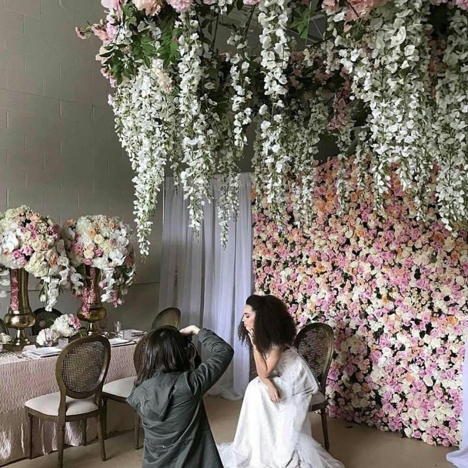 Декор потолка в магазине цветы