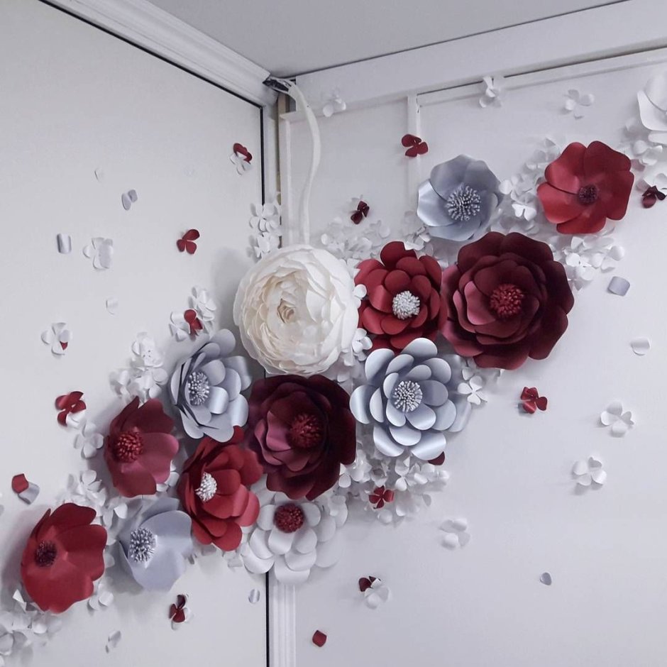 Свисающие цветочные композиции