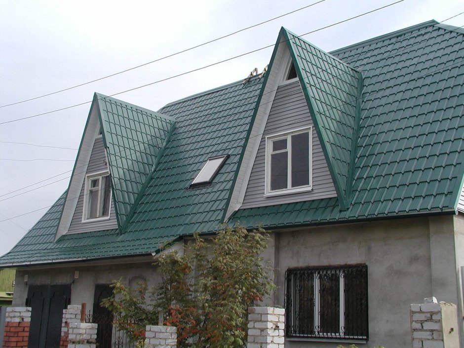 Деревянные дома с зеленой крышей