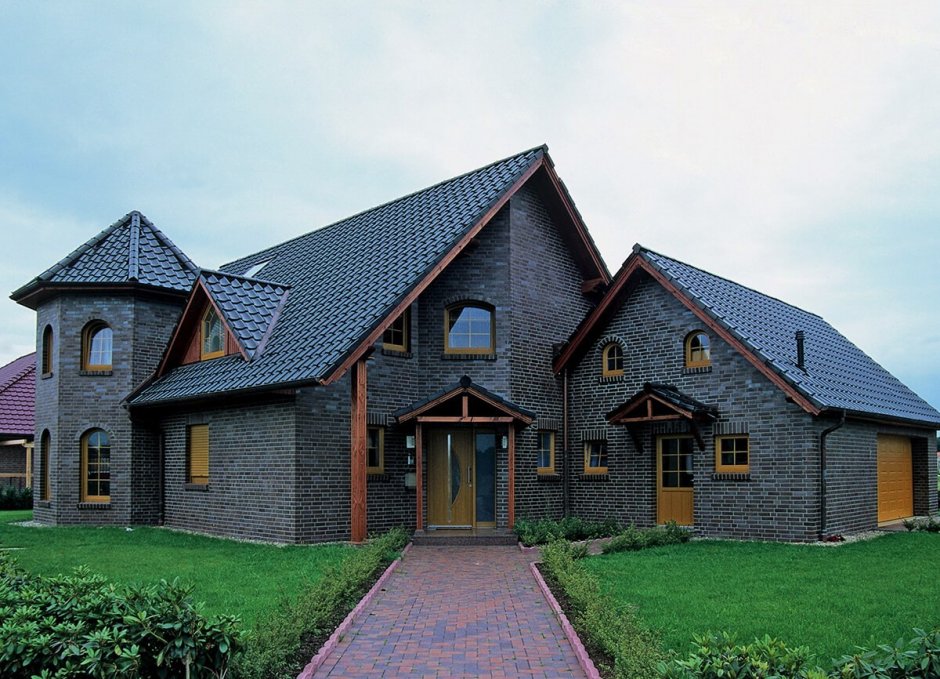 Дом фисташкового цвета