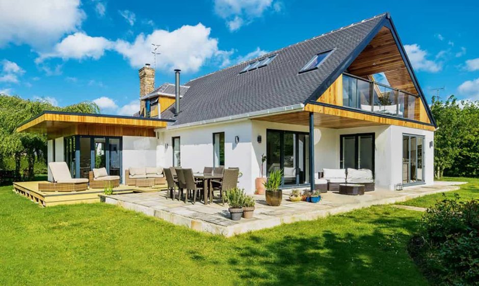 Мансардный дом с балконом