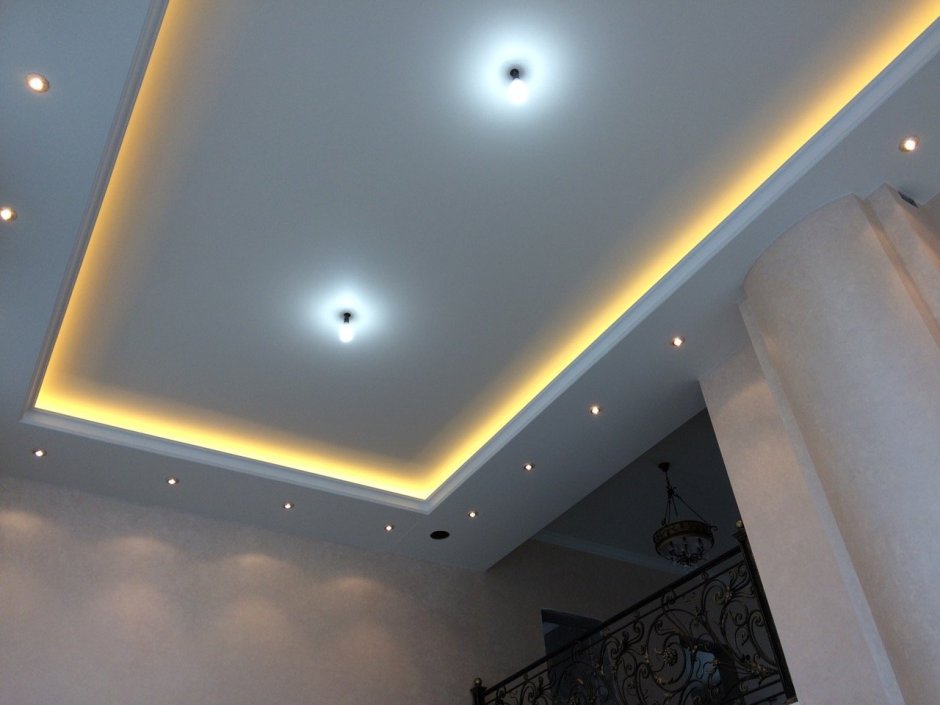 Потолок с гипсокартона с подсветкой