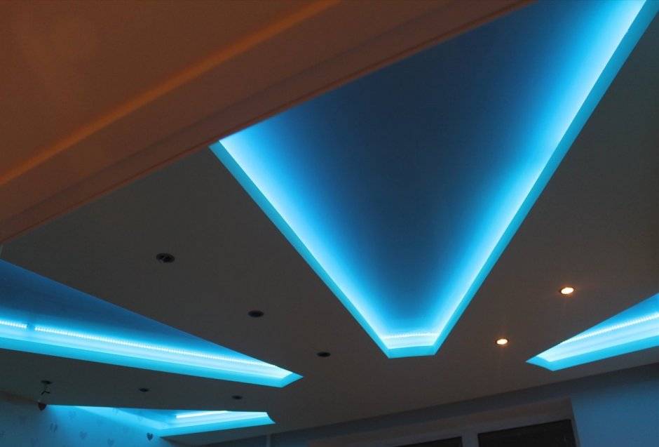 Потолок с подсветкой