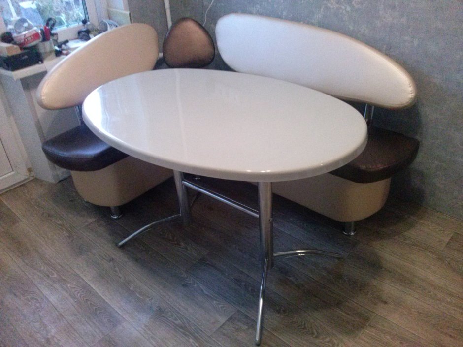 Стол на маленькую кухню