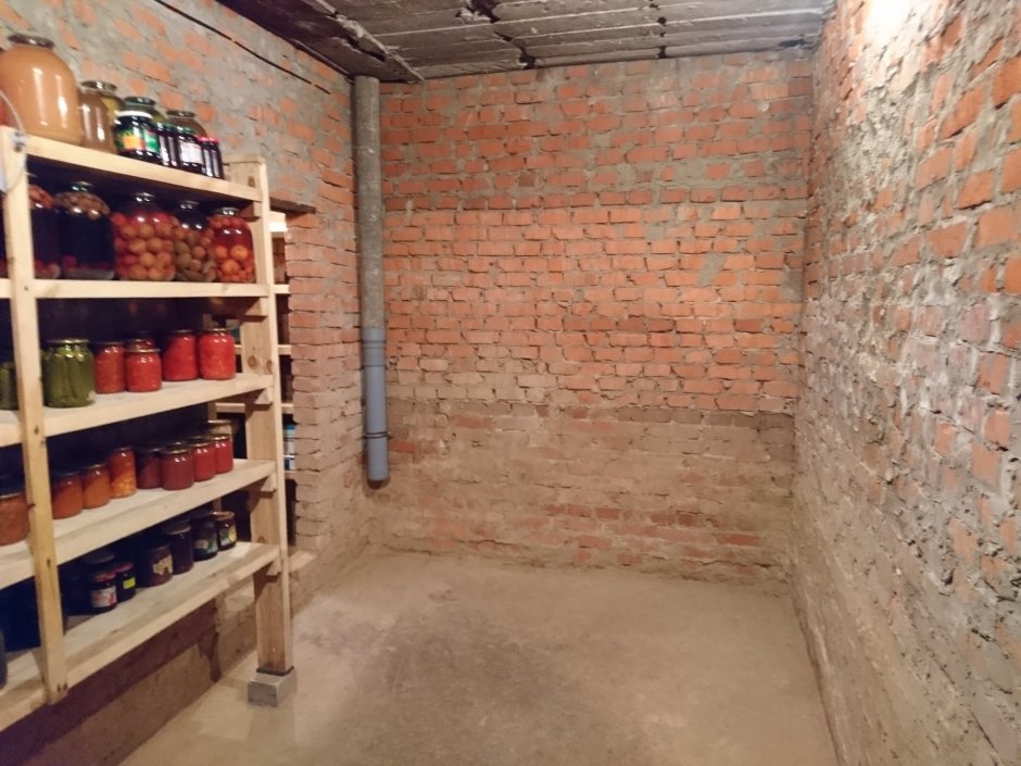 Погреб в гараже