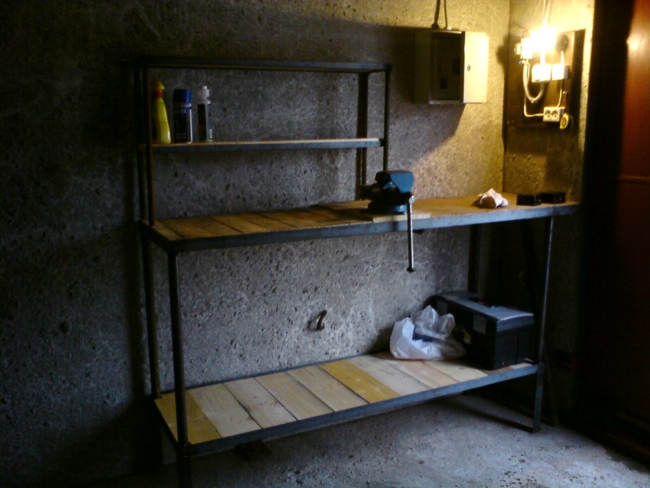 Полки из уголка в гараж