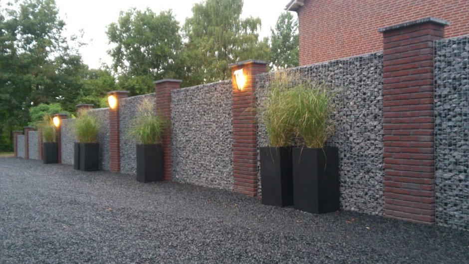 Забор из габиона с подсветкой