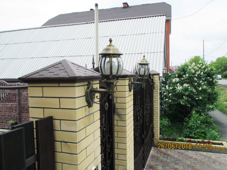 Кирпичный забор