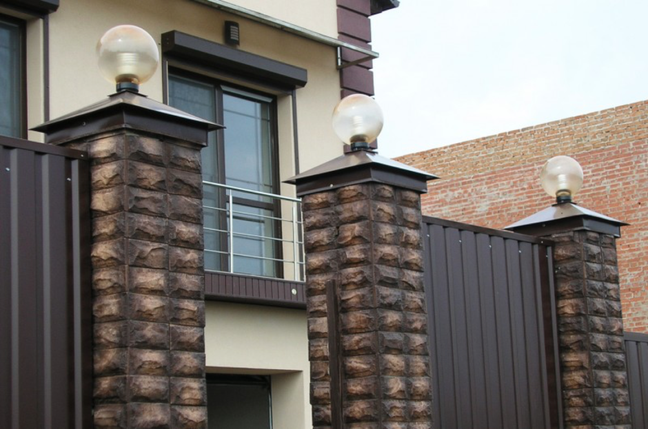 Современные заборы с подсветкой