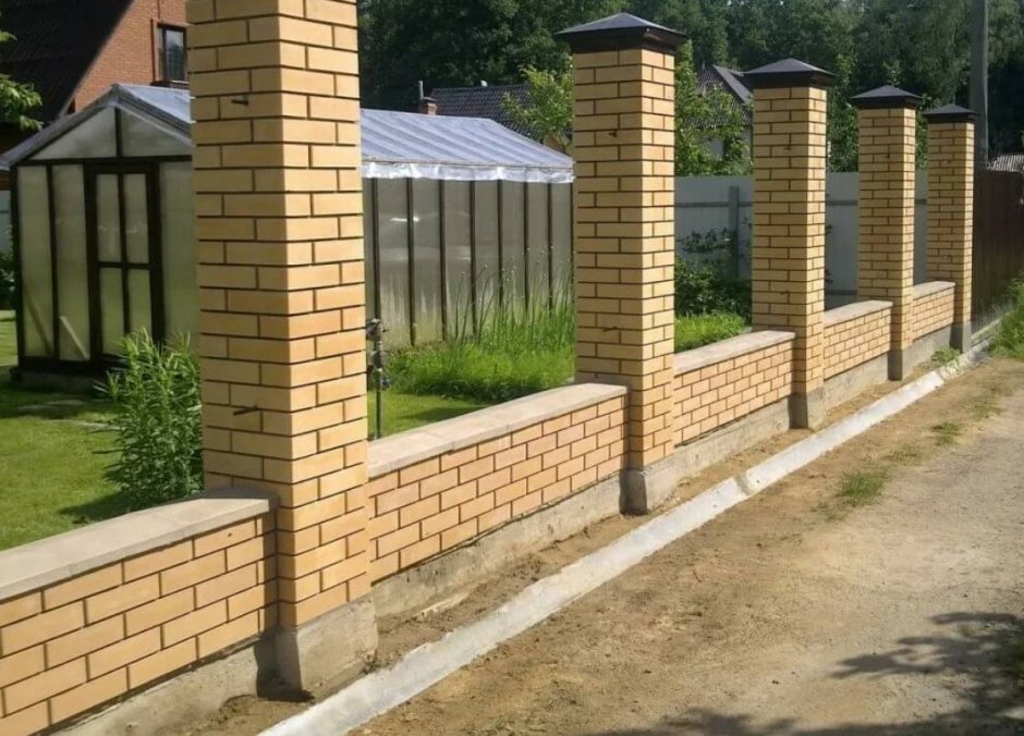 Козырек на забор из кирпича