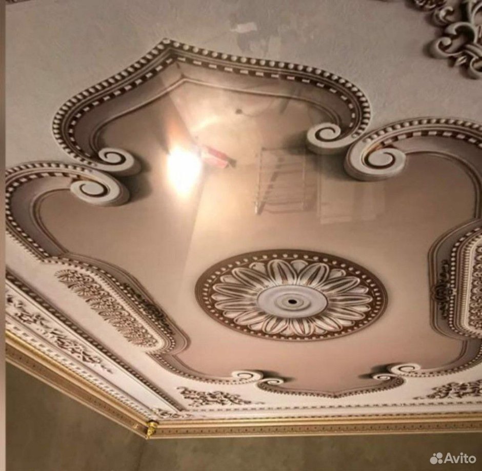 Навесной потолок с орнаментом