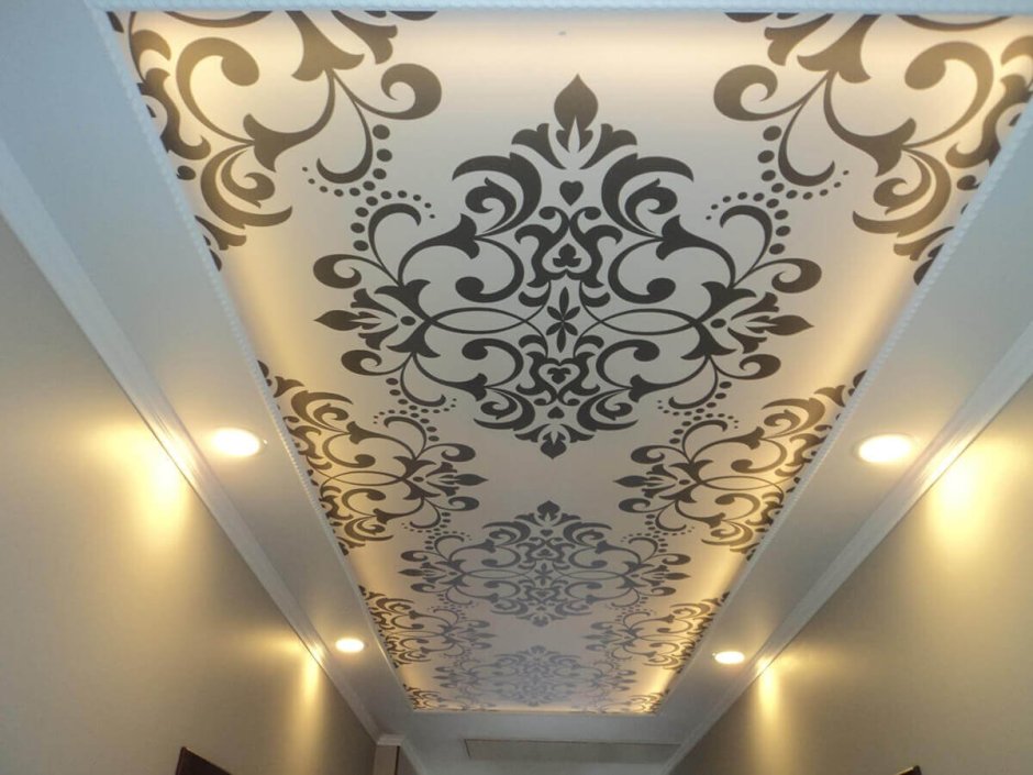 Натяжные потолки с узорами
