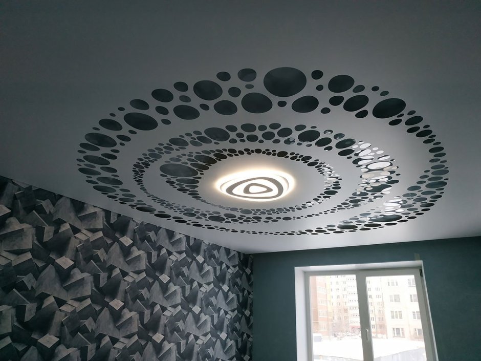 Натяжные потолки с узорами