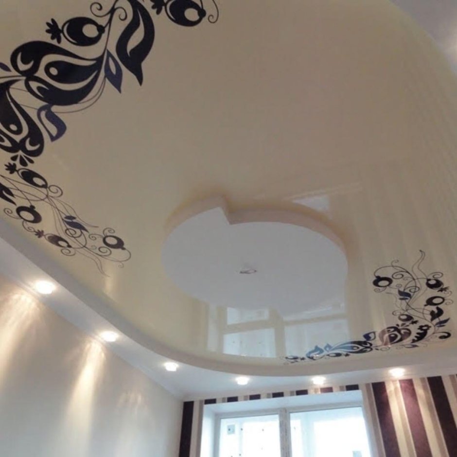 Натяжные потолки с узорами