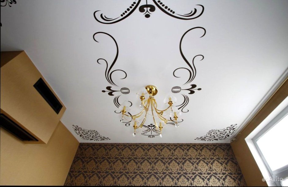 Натяжные потолки с орнаментом