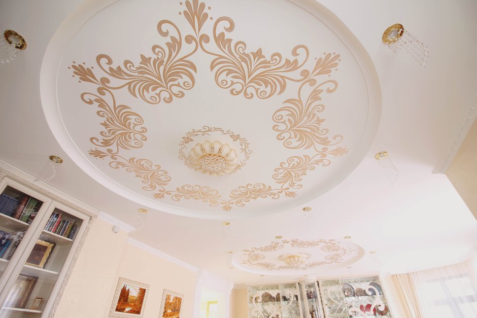 Рисунок на потолке